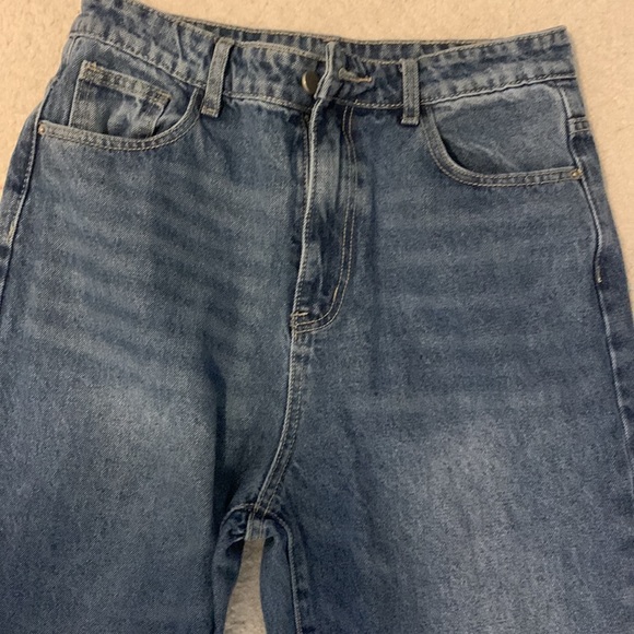 SHEIN BLUE JEANS - Picture 2 of 4